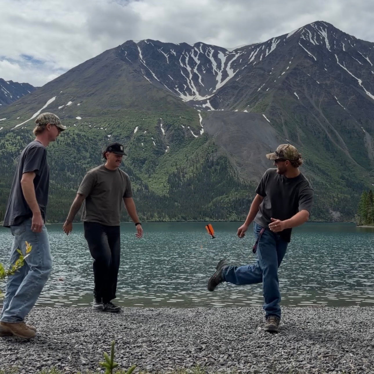 FlyKIK — Foot Shuttlecock Game